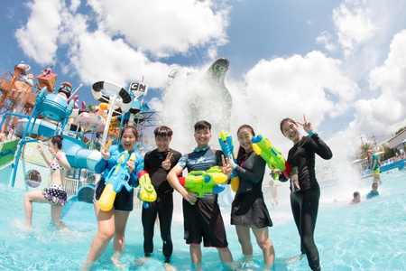 Fun time at waterparkの素材