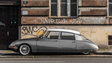 Side view of Citroen DS23 Pallas