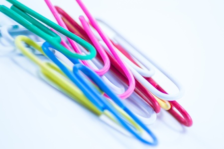 Close-up colorful paper clip against isolate on white backgroundの写真素材