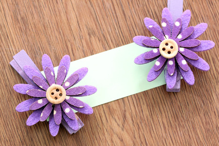 Hairpins of purple flower and note paper on dark wood background.の写真素材