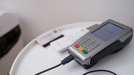 Terminal for contactless payment, pos device for e-payment with wire