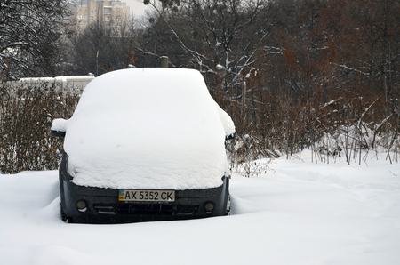 KHARKOV, UKRAINE - DECEMBER 4, 2016: A parked car under a thick layer of snow. Consequences of a strong and unexpected snowfall in Ukraineのeditorial素材