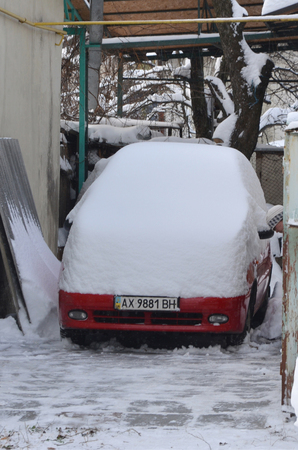 KHARKOV, UKRAINE - DECEMBER 4, 2016: A parked car under a thick layer of snow. Consequences of a strong and unexpected snowfall in Ukraineのeditorial素材