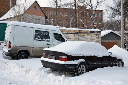 KHARKOV, UKRAINE - DECEMBER 4, 2016: A parked car under a thick layer of snow. Consequences of a strong and unexpected snowfall in Ukraineのeditorial素材