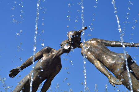 Monument to lovers in Kharkov, Ukraine - is an arch formed by the flying, fragile figures of a young man and a girl, merged into a kissのeditorial素材