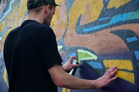 KHARKOV, UKRAINE - MAY 27, 2017: Festival of street arts. Young guys draw graffiti on portable wooden walls in the center of the city. The process of painting on walls with aerosol spray cansのeditorial素材