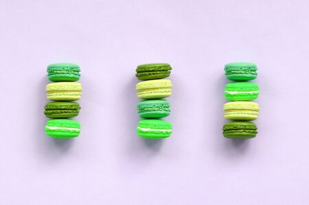 Dessert cake macaron or macaroon on trendy pastel lilac background top view. Flat lay composition.の写真素材