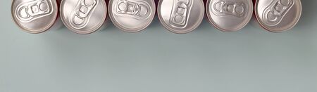 Many new aluminium cans of soda soft drink, lemonade cola, beer or energy drink containers. Drinks manufacturing concept and mass productionの写真素材