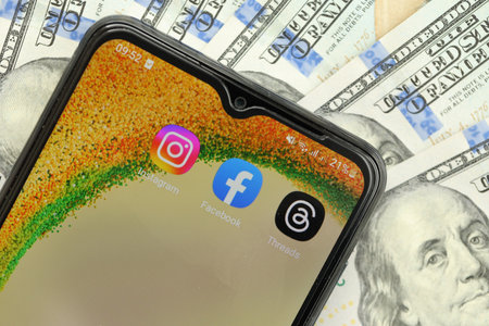 KYIV, UKRAINE - JULY 7, 2023 Threads by Meta application on display of Samsung smartphone and many dollar bills on tableのeditorial素材