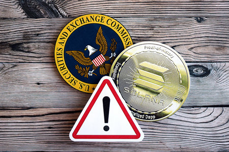 KYIV, UKRAINE - AUGUST 17, 2024 Solana SOL coin and red paper attention sign with Securities and Exchange Commission on wooden background close upのeditorial素材