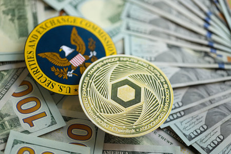 KYIV, UKRAINE - AUGUST 17, 2024 Chainlink LINK coin and US Securities and Exchange Commission sign on money background close upのeditorial素材