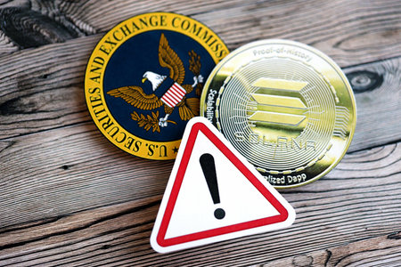 KYIV, UKRAINE - AUGUST 17, 2024 Solana SOL coin and red paper attention sign with Securities and Exchange Commission on wooden background close upのeditorial素材