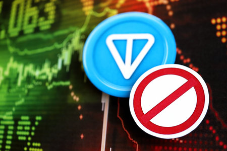 KYIV, UKRAINE - AUGUST 17, 2024 Telegram TON coin and red paper prohibition sign on chart background close upのeditorial素材