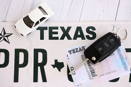 Remote control car keys on Texas license plate with driver license. Concept of driving in Texas. Reaching a driving permitの写真素材