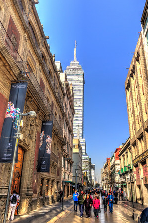 People in Mexico City, cityscapeのeditorial素材