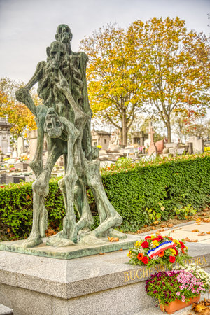 Sculpture at the cemetery.の写真素材