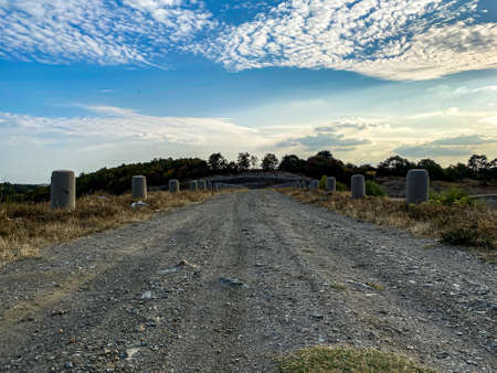 dirt road to skyの写真素材