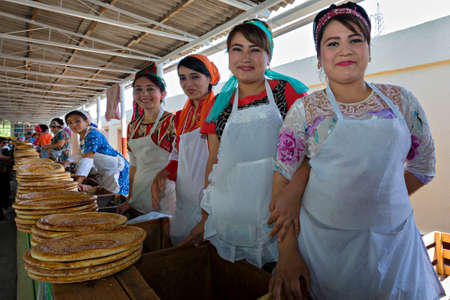 Uzbek girls selling local bread, in Fergana Valley, Uzbekistan.のeditorial素材