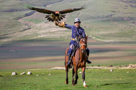 Eagle hunter and his Golden Eagle in Issyk Kul, Kyrgyzstanのeditorial素材