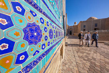 Visitors at the ancient holy cemetery of Shahi Zinda in Samarkand, Uzbekistan.のeditorial素材