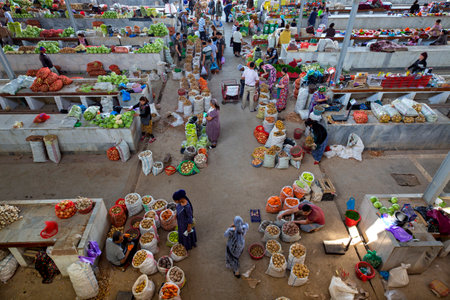 Vegetable vendors in the Siab Bazaar in Samarkand, Uzbekistanのeditorial素材