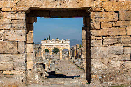 Ruins of Roman city of Hierapolis, Pamukkale, Turkey.のeditorial素材