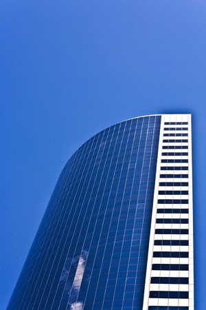 facade of Skyscraper with reflection of sky in New Yorkの写真素材