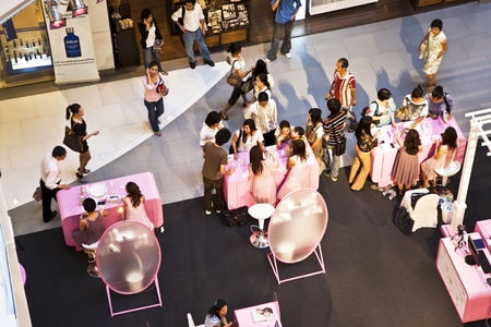 BANGKOK, THAILAND - May 8:  Shopping Mall Central World, Hostesses from AMWAY are advising customers how to use their products and offering Skin Analysis with Photo and Laptop,  May 8, 2009 in Bangkok, Thailandのeditorial素材