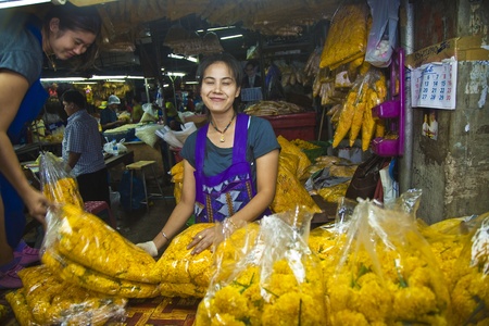 BANGKOK, THAILAND - May 12: women are selling fresh flowers at the morning market "Pak Khlong Thalat" in Chinatown,  May 12, 2009 in Bangkok, Thailandのeditorial素材