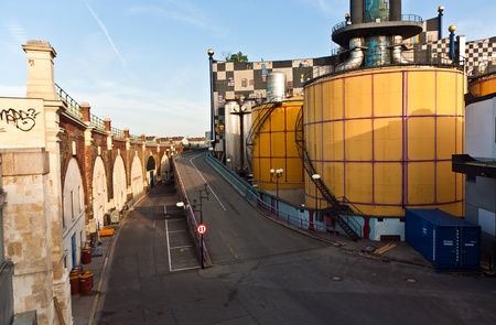 VIENNA, AUSTRIA - APRIL 25: Mosaic on the most famous District heating in Vienna of artist Hundertwasser in intensive afternoon light on April 25, 2009 in Vienna, Austria.のeditorial素材