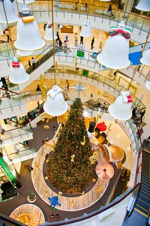 BANGKOK, THAILAND - DECEMBER 22: christmas tree inside the biggest shopping complex central world in Thailand on December 22, 2009 in Bangkok, Thailand.のeditorial素材