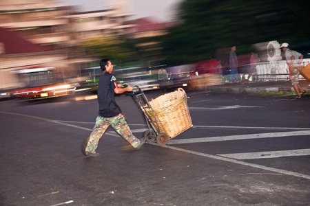 BANGKOK, THAILAND - DECEMBER 23: people carrying their goods back home after joining the night market at Pak Khlong Thalat on December 23, 2009 in Bangkok, Thailand.のeditorial素材
