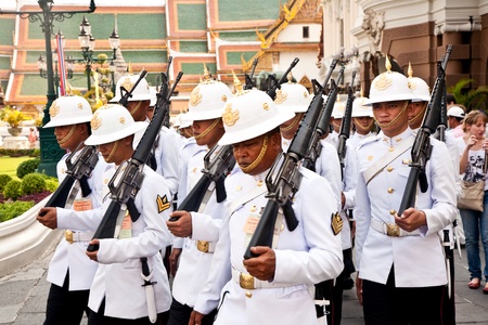BANGKOK, THAILAND - JANUARY 5: Parade of the kings Guards, in the Grand Palace, Changing the Guard January 5, 2010 in Bangkok, Thailandのeditorial素材