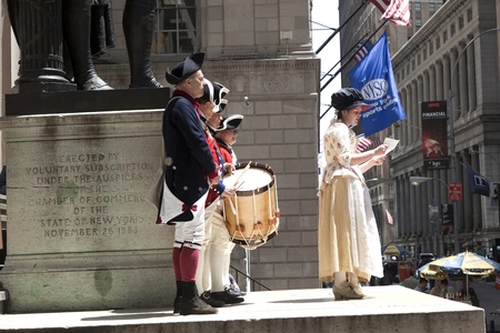NEW YORK, USA  JULY 9: Ceremony for declaration of independence in old costumes takes place at the Washington statue in front of federal Hall National Memorial  on July 9,2010 in New York, USA.のeditorial素材