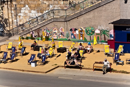 VIENNA, AUSTRIA - APRIL 25: People are relaying at the beach of the Danuvia canal in Vienna on the first bright warm day of the year on April, 25,2009 in Vienna, Austria.のeditorial素材