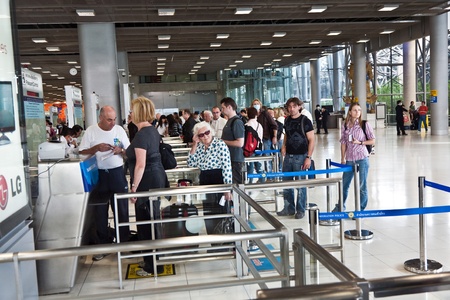 BANGKOK - MAY 12: A general view of Suvarnabhumi International Airport on May 12, 2008 in Bangkok. The airport is 18th busiest in the world (by passenger traffic).のeditorial素材