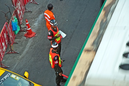 BANGKOK, THAILAND - JANUARY 5: Security Guard at the main road is regulating the traffic and the passengers at the bus station, Sukhumvit Road,  January 5, 2010 in Bangkok, Thailandのeditorial素材