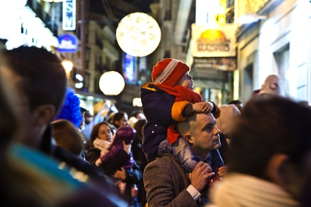 MADRID, SPAIN - DECEMBER 20: People have fun in Christmas time watching the famous puppet show and illumination at center El Corte Ingles on December 20, 2010 in Madrid, Spain.のeditorial素材