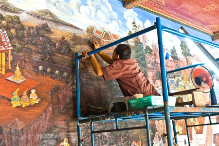 BANGKOK, THAILAND - DECEMBER 31: worker restores the famous paintings in the Grand Palace precisely with old technics  circulated since generations of handicraft painting on December 31, 2007 in Bangkok, Thailand.のeditorial素材