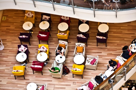 BANGKOK, THAILAND - JAN 3: people relax and enjoy the shopping complex central world on December 22, 2009 in Bangkok, Thailand.  Central world is the third largest shopping complex in the world.のeditorial素材