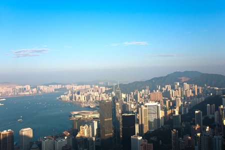 KOWLOON, HONGKONG - JANUARY 9: Hong Kong view from Victoria Peak to the bay and the skyscraper insunset on January 9, 2010, Kowloon, Hongkong.のeditorial素材