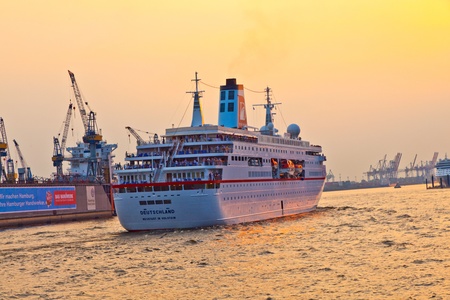 HAMBURG, GERMANY - 25 AUGUST: the famous cruise liner Deutschland with the film crew of the TV series Loveboat leaves the harbor at August 25, 2011 in Hamburg, Germany.のeditorial素材