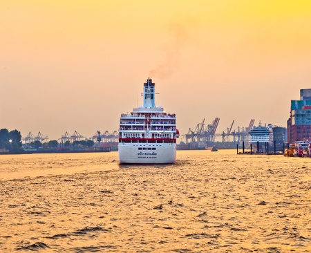 HAMBURG, GERMANY - 25 AUGUST: the famous cruise liner Deutschland with the film crew of the TV series Loveboat leaves the harbor at August 25, 2011 in Hamburg, Germany.のeditorial素材