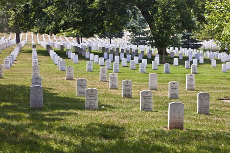 WASHINGTON DC - JUL 15: Gravestones on Arlington National Cemetery on July 15,2010 in Washington DC, USA. Headstones mark soldier graves who died in every conflict from Revolution to Sept 11.のeditorial素材