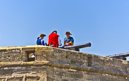 ST. AUGUSTINE, USA - JUL 23: historical weapons demonstration in historic Castillo de San marco in original costumes for tourists on July 23, 2010 in St. Augustine, USA.のeditorial素材