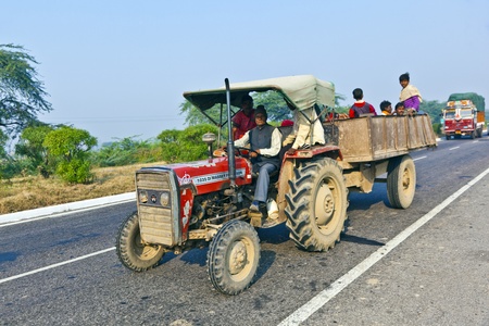 AGRA, INDIA - NOVEMBER 16: people in overloaded cars on the Highway on November 16, 2011 near Agra, India. NH2, a modern divided highway, connects the 200 km distance from Delhi to Agra.のeditorial素材