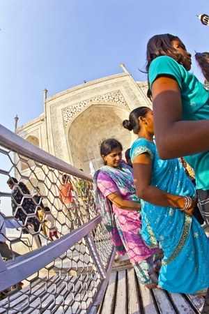 AGRA, INDIA - NOV 16:  local tourists pose for a photo at the Taj Mahal on November 16, 2011 in Agra, India. 2,5 Mio. local tourists visit the UNESCO World heritage site yearly.のeditorial素材