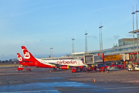 HAMBURG, GERMANY - OCT 26: Aircraft at the finger in the modern Terminal 2 on Oct 26, 2011 in Hamburg, Germany. Terminal 2 was completed in 1993 and houses Lufthansa and other Star Alliance partners.のeditorial素材