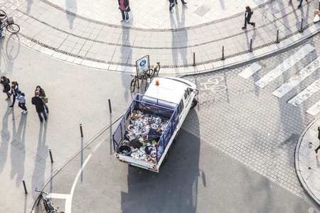 FRANKFURT - GERMANY, MARCH 5: FES van for garbadge disposal in Midday on March 05,2011 in Frankfurt, Germany. The Company FES cleans 31 Million square meters per week in the area.のeditorial素材