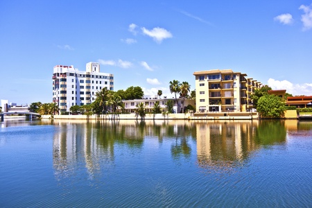 houses at the canal in south Miamiのeditorial素材